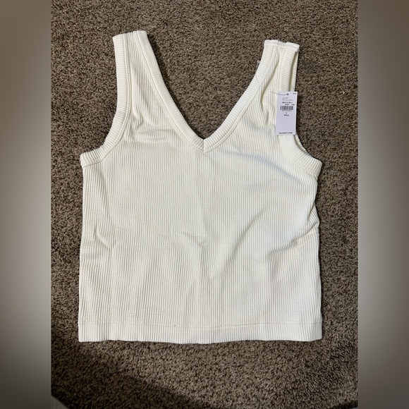 Old navy Exhale Ribbed V-Neck Crop Top - Picture 9 of 9